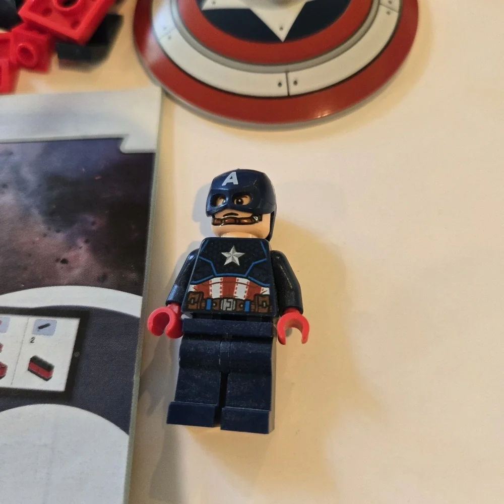 LEGO 76168 Marvel Avengers Captain America Mech Armor‎ Partial Set W Minifigs